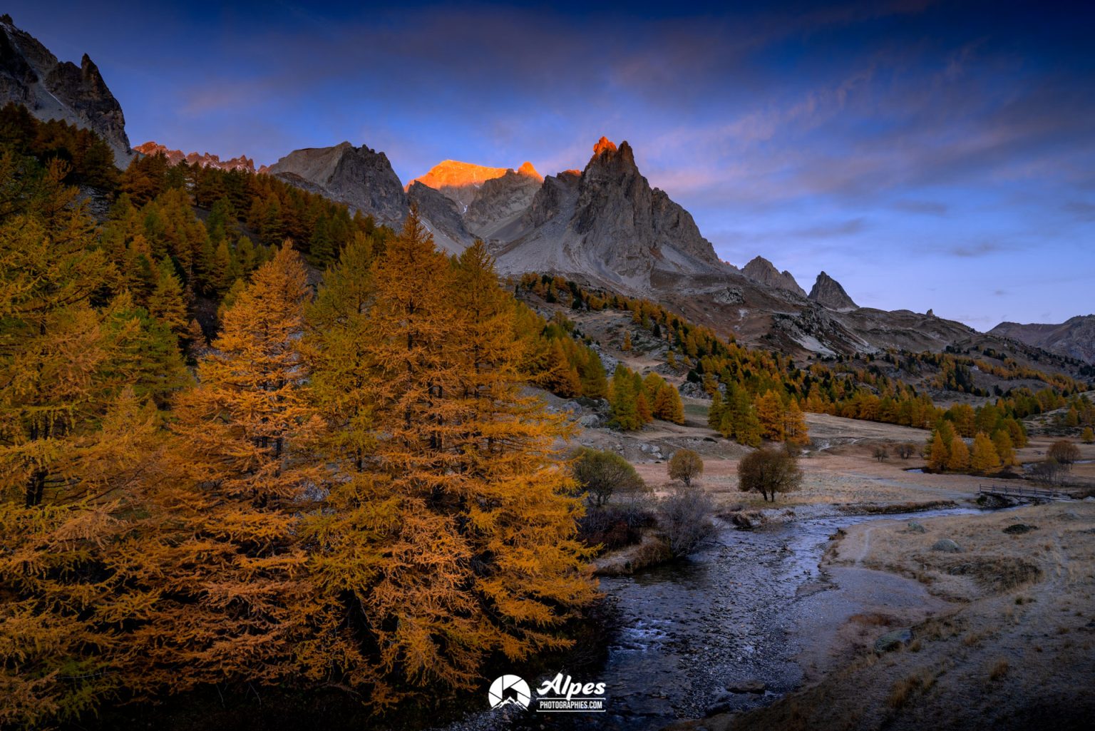Lever de soleil vallée de la Clarée à l'automne