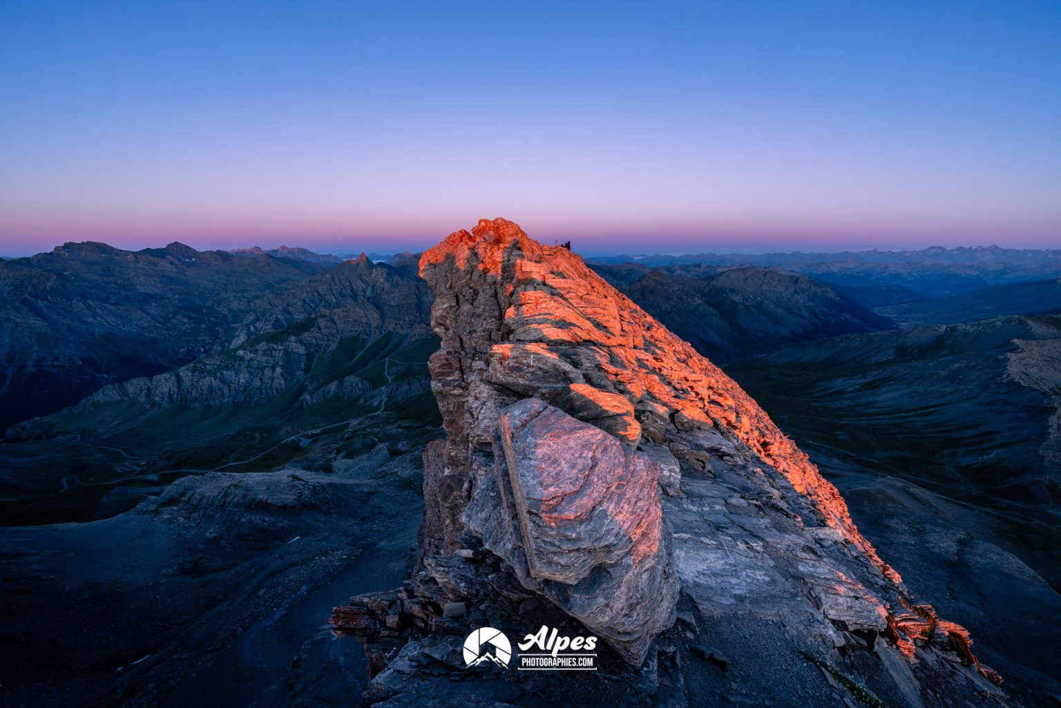 Le Pain de Sucre dans le queyras au lever du soleil